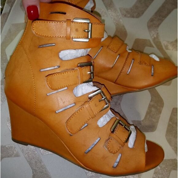 Rue 21 etc! Tan leather strap up wedges, size 7/8M - Picture 11 of 11